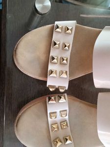 Off White Sandle