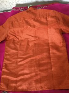 Classic men's long-sleeved button-down shirt