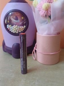 Red blooming 21 ( HR 2009)+ Mars lip liner