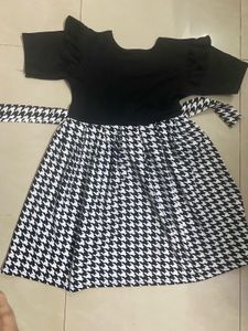 Kids Black And White Frock (6-7)