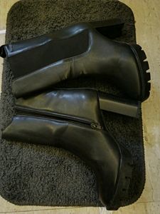DELIZE BOOTS NEW!!!!!!!
