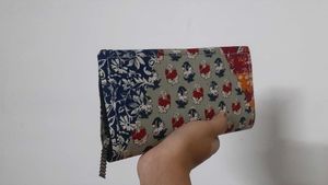 DESI GIRL CLUTCH
