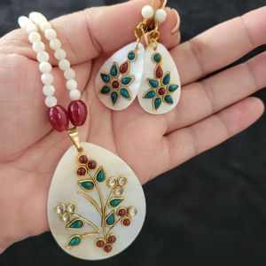 Mother of pearl pendant Necklace set
