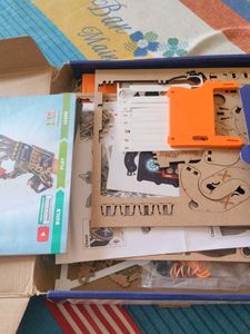 Mechanical Hand Assembling Toy