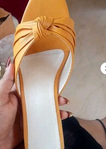 Yellow Knot Slides - Size 9
