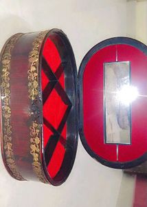 New Vintage Oval Jewelry Box