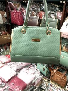 ✨ Premium Quality And Elegant Green Handbag 👜