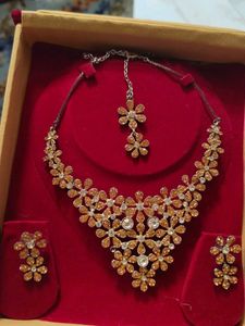 Peach Flower Necklace Set With Box