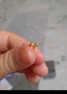 18 cr. Gold Stud Earrings.