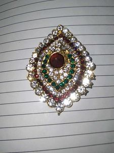 Elegant Saree Brooch.