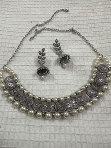 Pearl and Silver Necklace Set