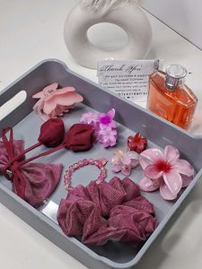 Combo Of 8 Pcs Hair Accessories 😍