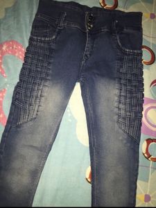 3 Botton Skinny Jeans