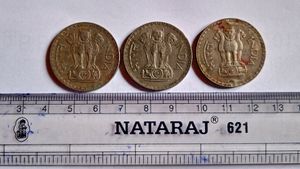 RARE COMMEMORATIVE COIN-OLD ONE RUPEE COIN