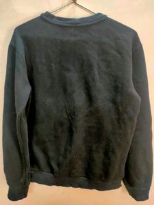 Black sweatshirt