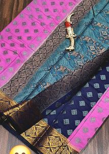 Magenta &amp; navy blue Patterned Saree