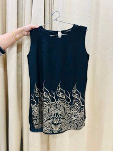 Sleeveless Top with Pattern