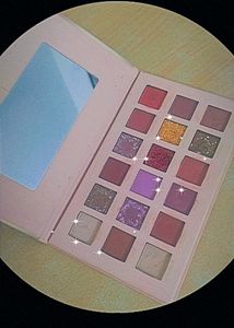 Eyeshadow Palette Having 18 Shades