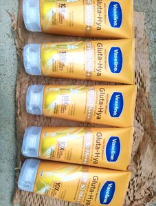 Vaseline Gluta-Hya Sunscreen