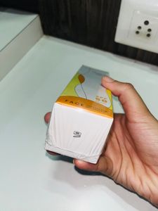 ❤️‍🔥PRICE DROP..!!!❤️‍🔥Unsweetened Beauty Clear Days SPF 50 PA+++ Face Transparent Sunscreen☀️        Untouched Sunscreen…. (packed)