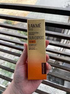Lakme Sun Expert 1% Nia-VIT C Sunscreen, SPF 50 PA