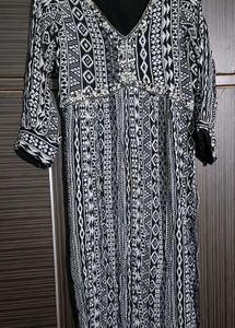 Black &amp; White geometric pattern Long kurti