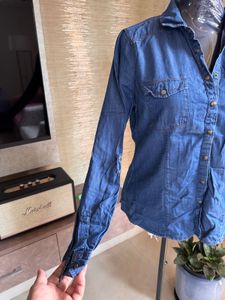 Well Fitted Buttoned Denim Shirt