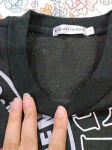 Sweatshirt