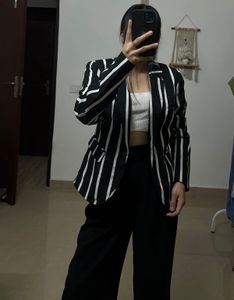 SUZY SHIER  White Stripe Petite Blazer