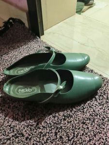 BEAUTIFUL GREEN COLOUR PARTY WEAR OR CASUAL WEA