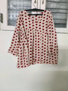 Heart Print Short V-neck Top In Size Xl