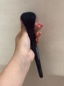 Faces Canada Brush