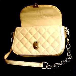 👜 Quilted Shoulder Bag Cream White