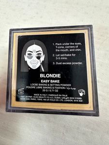 Huda Beauty Blonde Easy Bake Powder