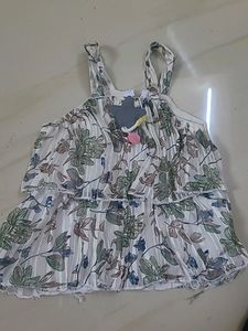 Sleevless Top With Half Pant