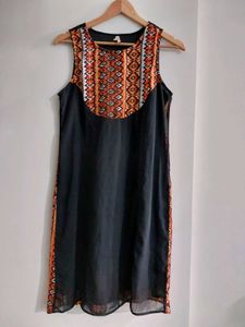 Knee Length Black Sleevelees Dress