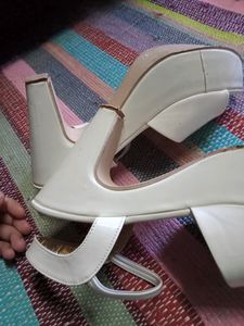 🚨Price Dropped, White Heels, Brand New 👠