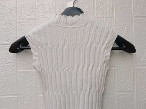 New With Tag Korean Cute Sleeveless Knit Top