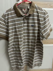 Levi’s T-shirt