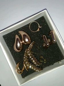 Assorted Jewelry Set the triangular hoops earrings