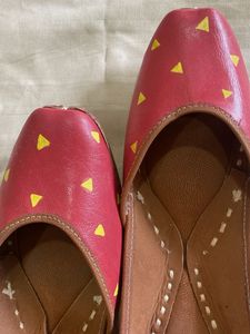Red &amp; Yellow Triangle Juttis
