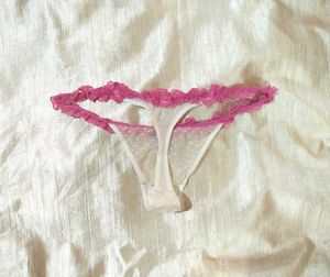 Rose detail White Thong