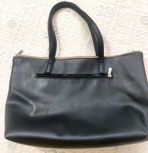 Beige and Black Shoulder Bag, 🥰 Condition 👍