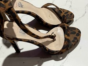 Kins Heels Very Classy It’s New