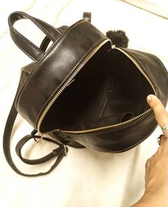 GUESS ORIGINAL BAGPACK (Brand new Limited Edition)