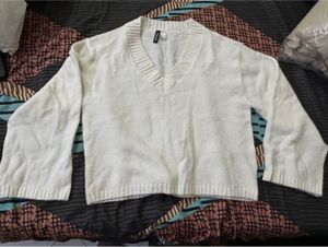 H&m Relaxed Fit White Sweater- Bust 34-38