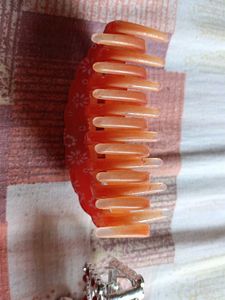 4  Fashionable Hair Clips