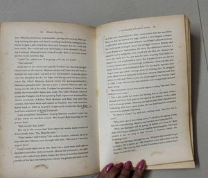 A Thousand Splendid Suns BY Khaled Hosseini