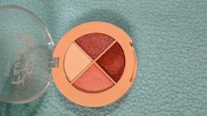 S.f.r Eyeshadow + Pear Shape Puff