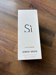 Giorgio Armani Si Perfume